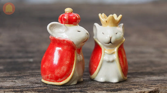 Cute clay mouse and cat figurines wearing crowns and red capes, perfect for crafting and decor.